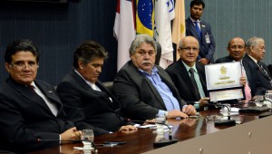 MANAUS, 27/07/16 VEREADOR PROFESSOR SAMUEL (PHS) ENTREGA DIPLOMA CIDADAO DE MANAUS AO SENHOR AUGUSTO BERNARDO CECILIO, EM RECONHECIMENTO AOS RELEVANTES SERVICOS PRETADOS A SOCIEDADE MANAUARA. FOTO: ROBERVALDO ROCHA / CMM