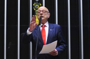 Esperidião Amin afirmou ter discordâncias sobre pontos da nova versão do texto encaminhada nesta segunda-feira pelo governo. Luis Macedo/Câmara dos Deputados