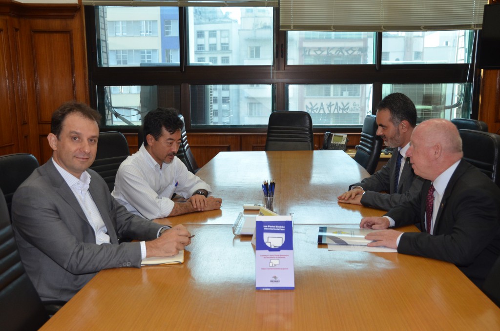 Esquerda para direita – Coordenador da CAT, Luiz Cláudio R. Carvalho; Secretário da Fazenda, Hélcio Tokeshi; Presidente da Afresp e vice-presidente da Febrafite, Rodrigo Spada e o presidente da Febrafite, Roberto Kupski.